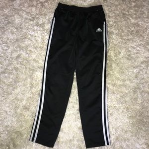 Adidas sweatpants size child medium